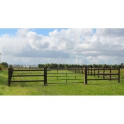 Zwart gepoedercoate ijzeren weidepoort - 4,5 meter - incl. hang- en sluitwerk