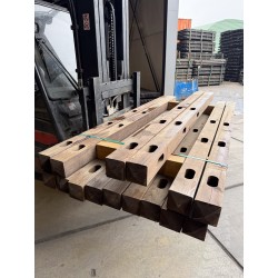 Doorsteekomheining bruin | 3 gaten | bundel | 250 x 11 x 11cm | Actie